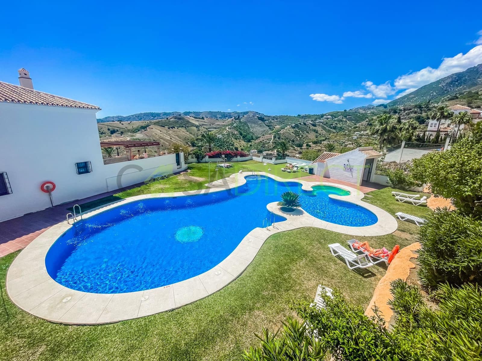 2 makuuhuone Omakotitalo vuokrattavana paikassa Frigiliana mukana uima-altaan - 900 € (Ref: 8312955)