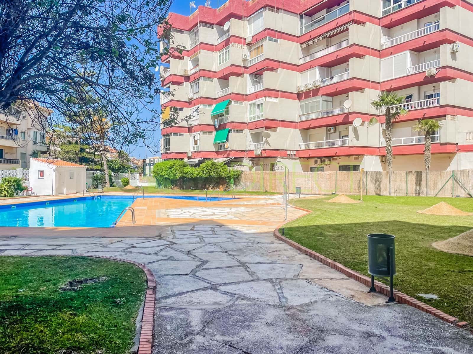 2 slaapkamer Flat te koop in Nerja met zwembad - € 340.000 (Ref: 8317746)