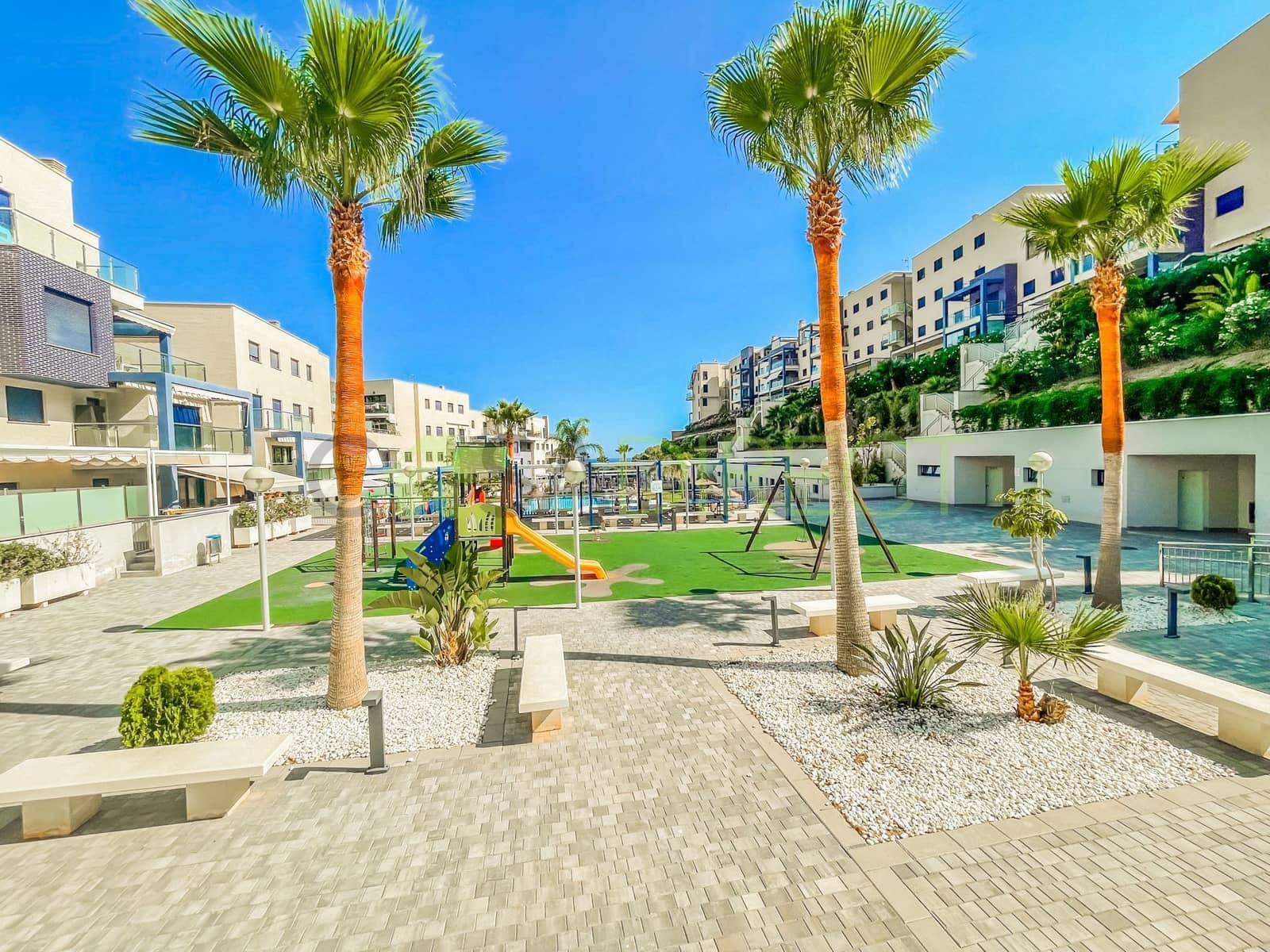 2 quarto Apartamento para arrendar em Almunecar com piscina garagem - 1 080 € (Ref: 8404660)