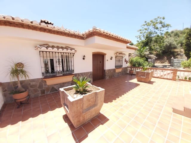 3 soveværelse Villa til leje i Frigiliana med swimmingpool garage - € 2.000 (Ref: 8476575)