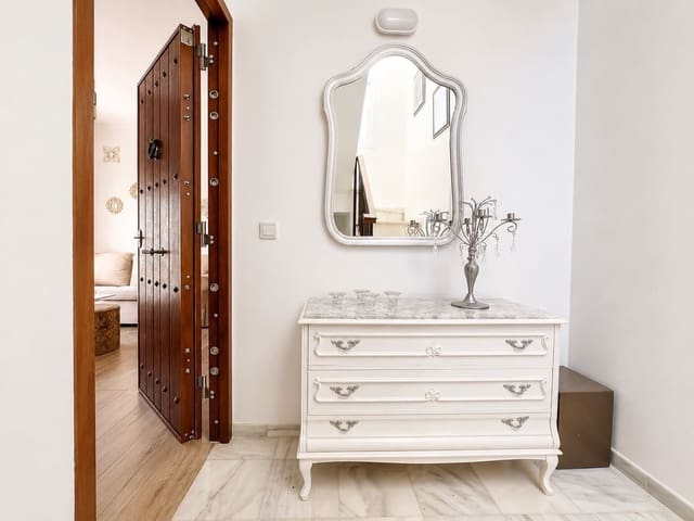 2 Zimmer Wohnung zu vermieten in Nerja - 1.200 € (Ref: 8477643)
