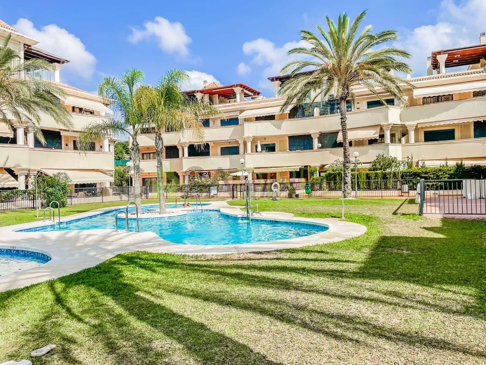 2 sypialnia Apartament do wynajęcia w Almayate z basenem garażem - 960 € (Ref: 8493348)