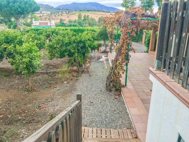 3 bedroom Villa for rent in Alora with pool garage - € 2,500 (Ref: 8529183)