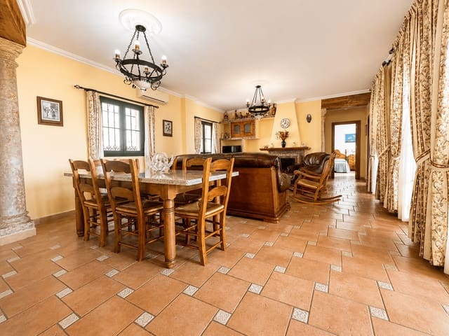 3 bedroom Finca/Country House for rent in Frigiliana with pool garage - € 2,940 (Ref: 8531611)