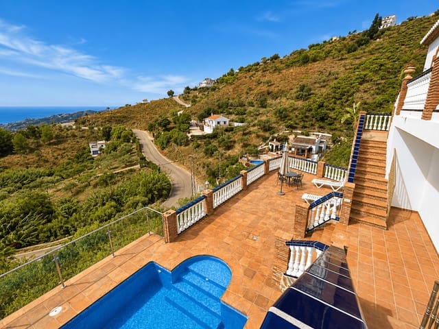 3 bedroom Finca/Country House for rent in Frigiliana with pool garage - € 2,940 (Ref: 8531611)
