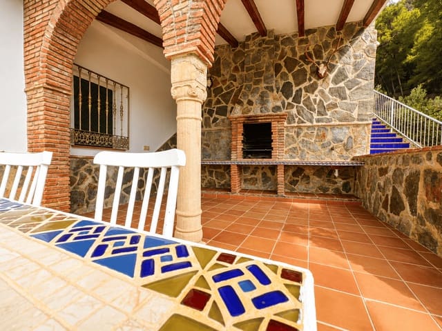 3 bedroom Finca/Country House for rent in Frigiliana with pool garage - € 2,940 (Ref: 8531611)