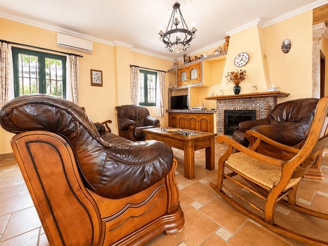 3 bedroom Finca/Country House for rent in Frigiliana with pool garage - € 2,940 (Ref: 8531611)