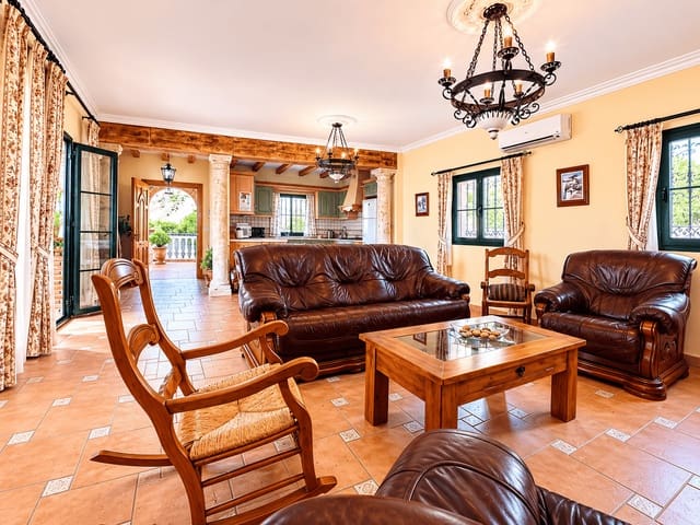 3 bedroom Finca/Country House for rent in Frigiliana with pool garage - € 2,940 (Ref: 8531611)