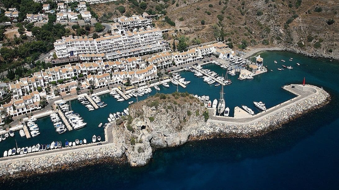 4 soveværelse Villa til leje i La Herradura med swimmingpool garage - € 2.300 (Ref: 8531614)