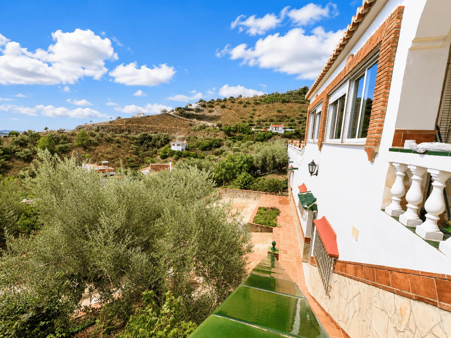 3 bedroom Villa for rent in Frigiliana with pool garage - € 2,400 (Ref: 8539521)