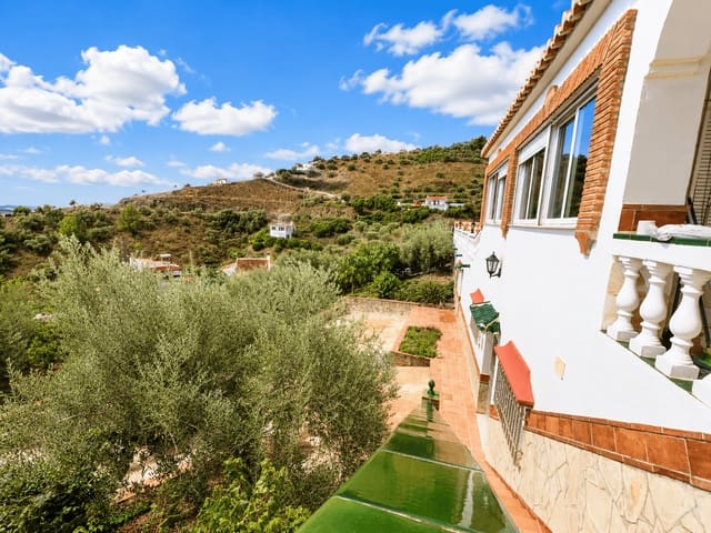 3 soverom Villa til leie i Frigiliana med svømmebasseng garasje - € 2 400 (Ref: 8539521)