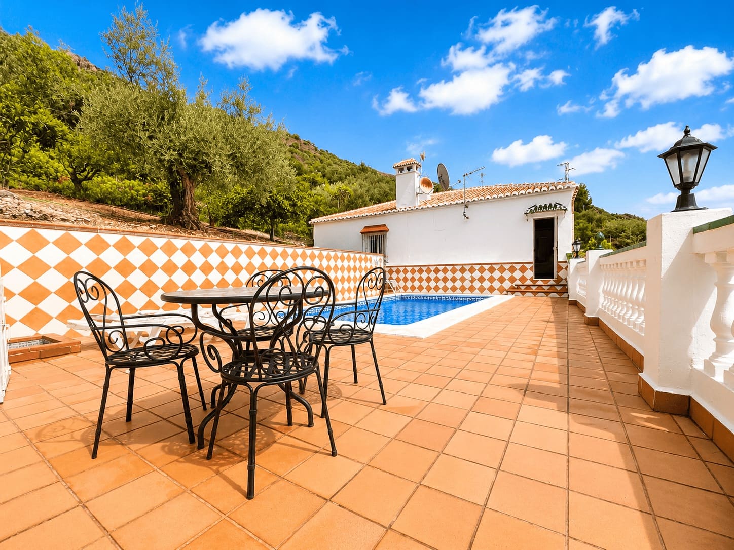 3 bedroom Villa for rent in Frigiliana with pool garage - € 2,400 (Ref: 8539521)