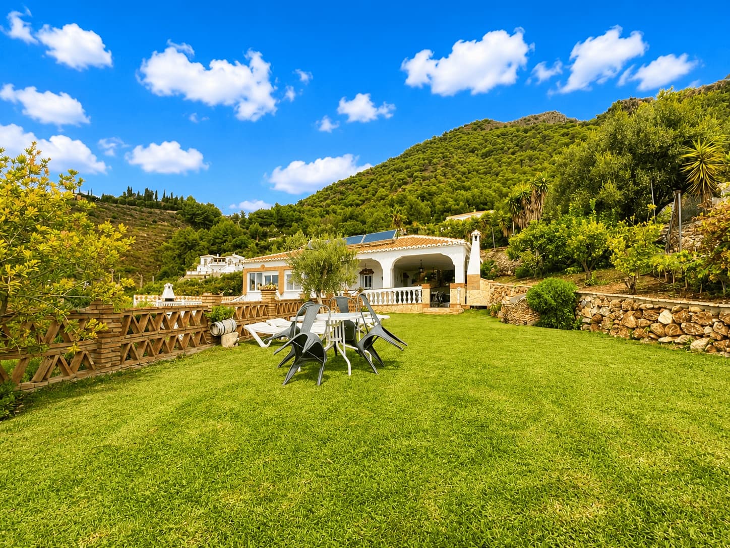 3 bedroom Villa for rent in Frigiliana with pool garage - € 2,400 (Ref: 8539521)