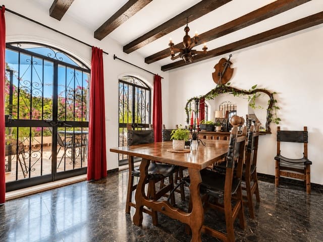 Villa/Maison de 2 chambres à louer à Capistrano, Nerja avec piscine - 1 860 € (Ref: 8634282)