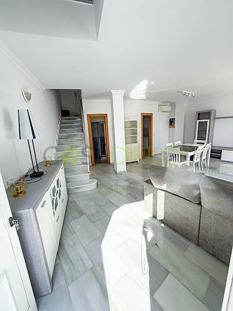 Villa/Maison Semi-Mitoyenne de 3 chambres à louer à Almunecar avec garage - 2 000 € (Ref: 8848913)