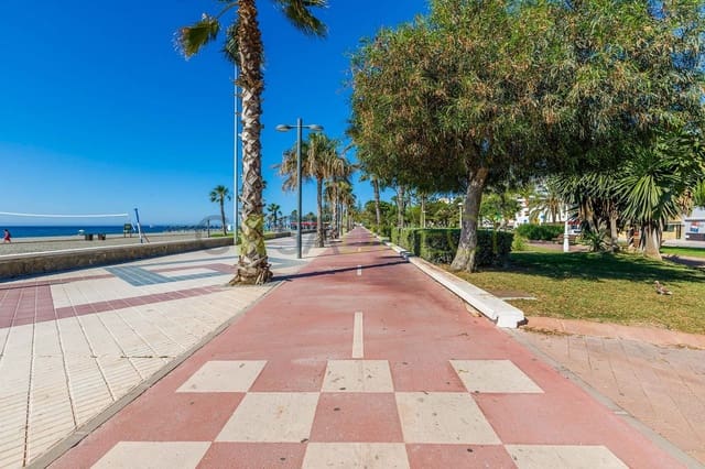 1 bedroom Apartment for rent in Torre del Mar, Vélez-Málaga with garage - € 900 (Ref: 8862411)