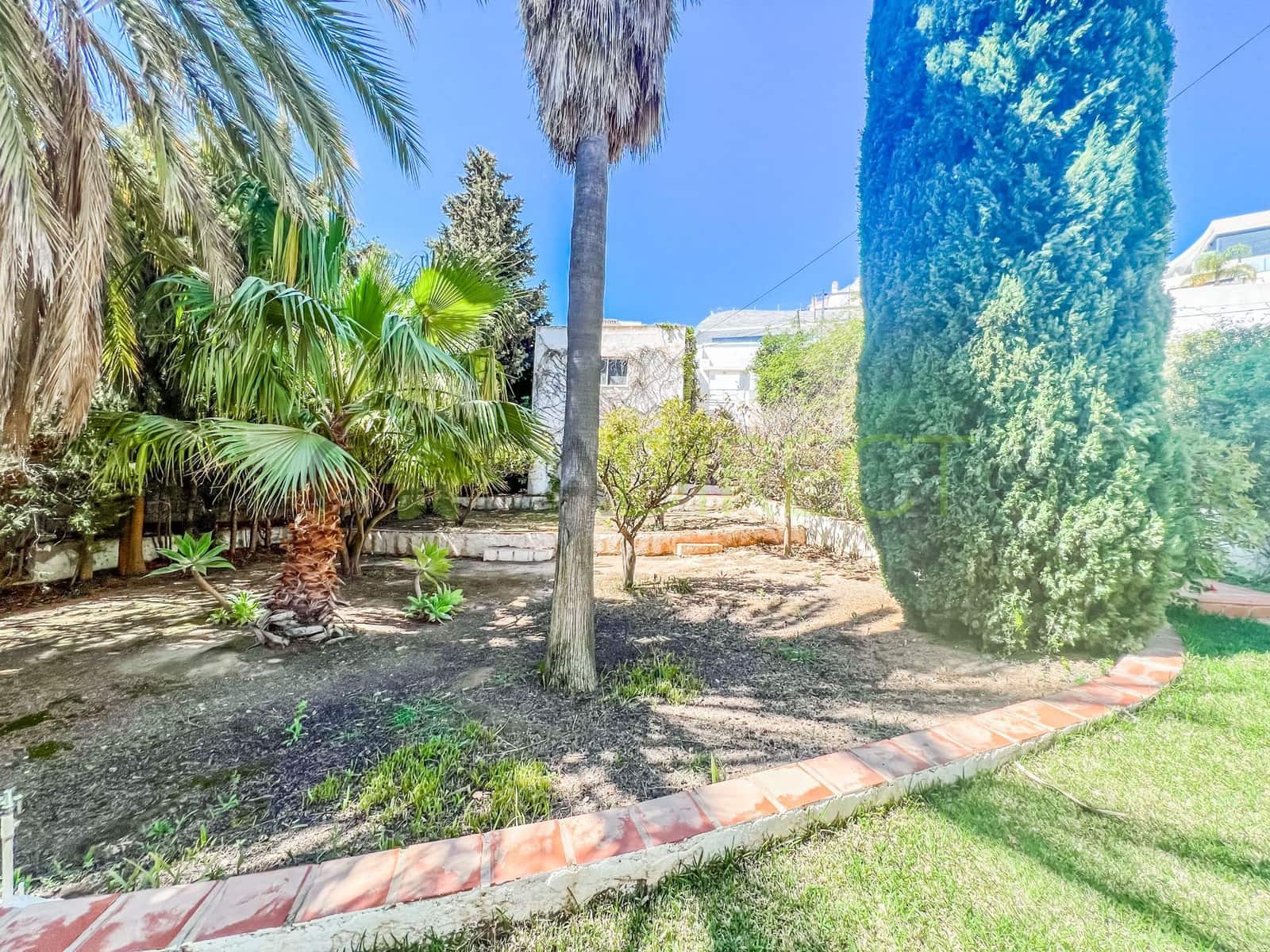 5 soveværelse Villa til leje i Salobrena med swimmingpool - € 1.500 (Ref: 8875509)