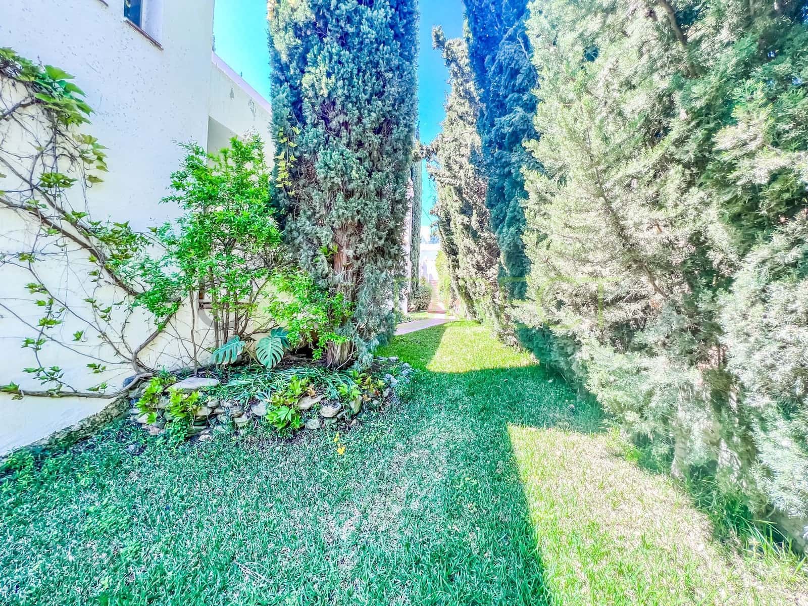 5 soveværelse Villa til leje i Salobrena med swimmingpool - € 1.500 (Ref: 8875509)