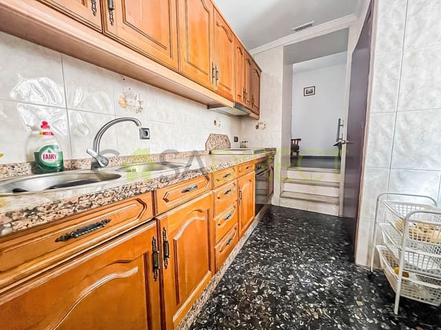 4 Zimmer Villa zu verkaufen in Sayalonga - 128.000 € (Ref: 8896242)