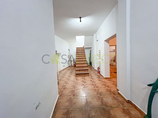 3 sypialnia Willa na sprzedaż w Torrox z basenem garażem - 675 000 € (Ref: 8951305)