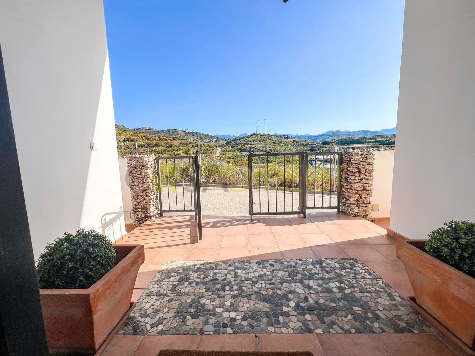 3 sypialnia Willa na sprzedaż w Torrox z basenem garażem - 675 000 € (Ref: 8951305)