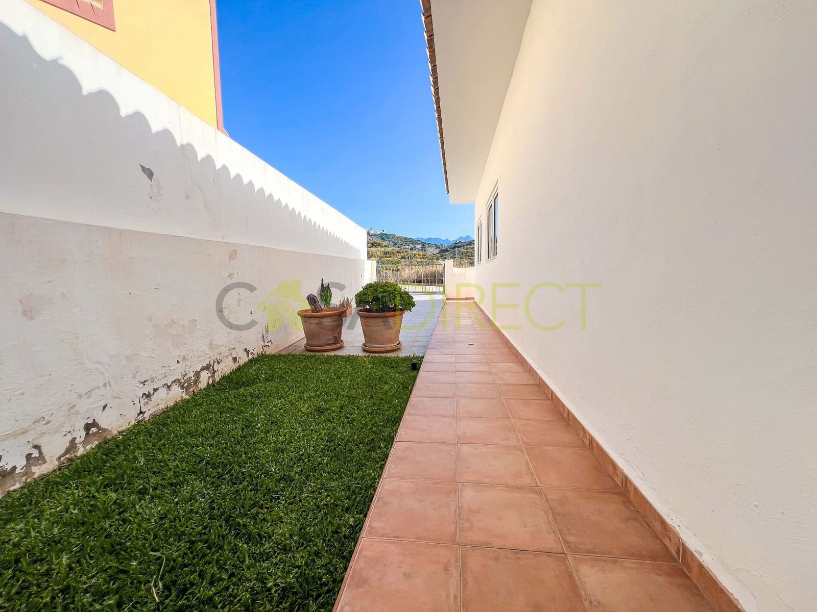 3 sypialnia Willa na sprzedaż w Torrox z basenem garażem - 675 000 € (Ref: 8951305)