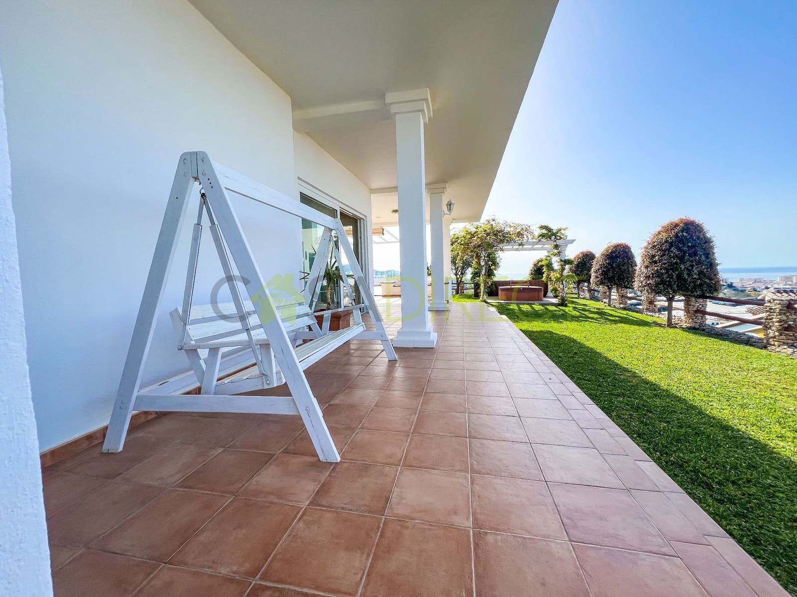 3 sypialnia Willa na sprzedaż w Torrox z basenem garażem - 675 000 € (Ref: 8951305)