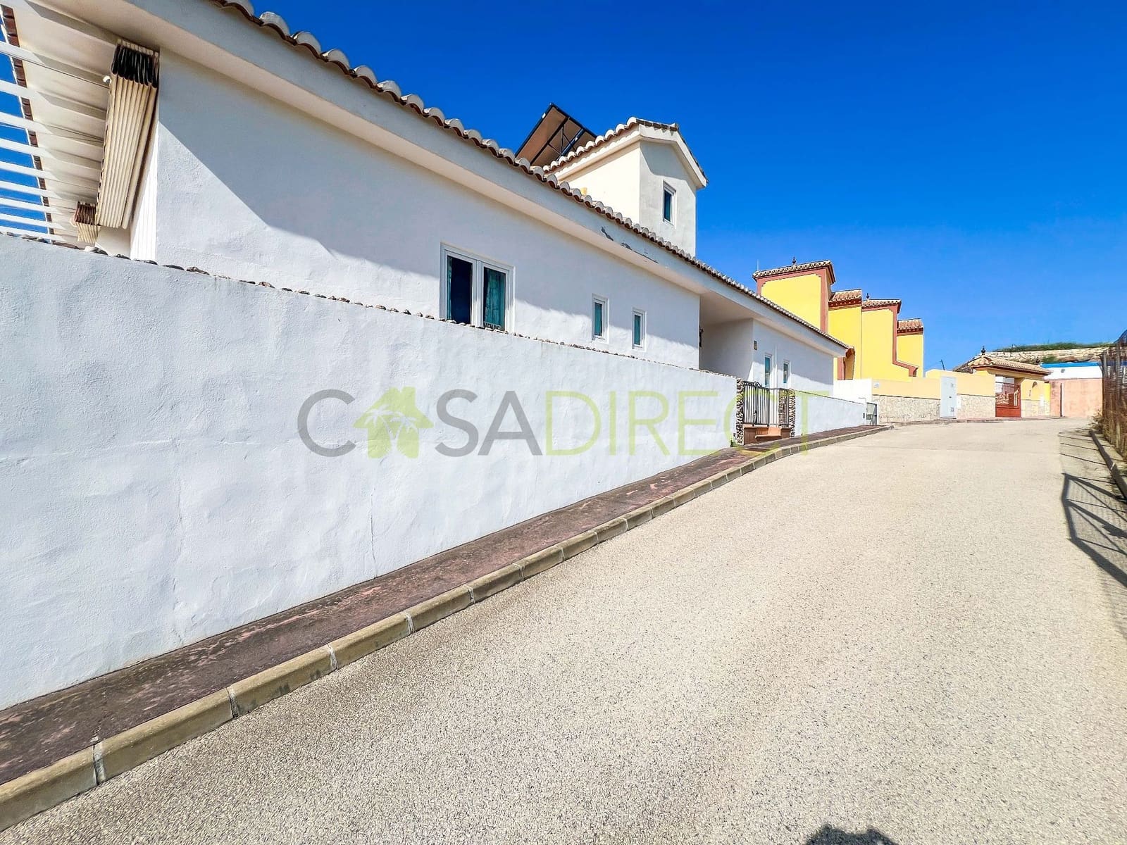 3 sypialnia Willa na sprzedaż w Torrox z basenem garażem - 675 000 € (Ref: 8951305)