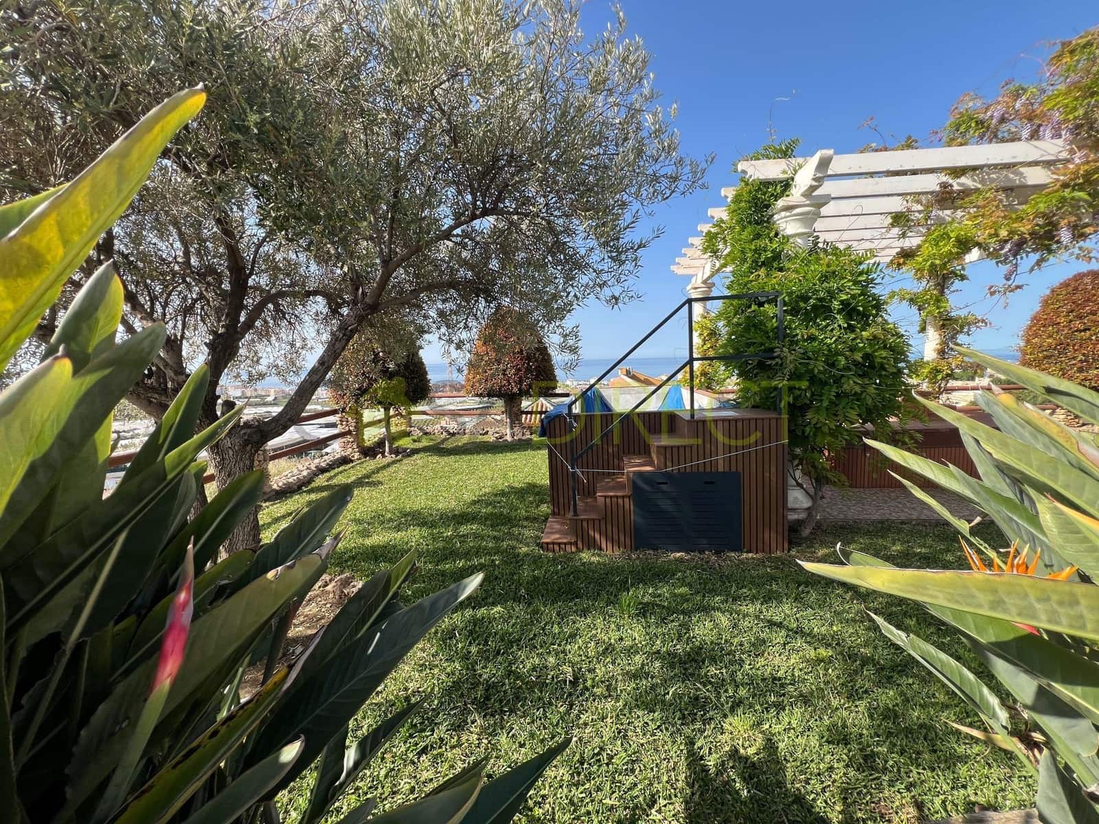 3 sypialnia Willa na sprzedaż w Torrox z basenem garażem - 675 000 € (Ref: 8951305)