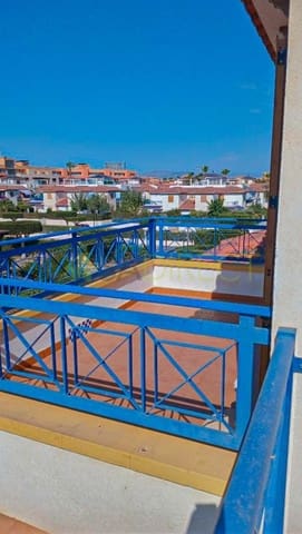 Penthouse de 2 chambres à louer à Almería ville avec garage - 700 € (Ref: 8985467)
