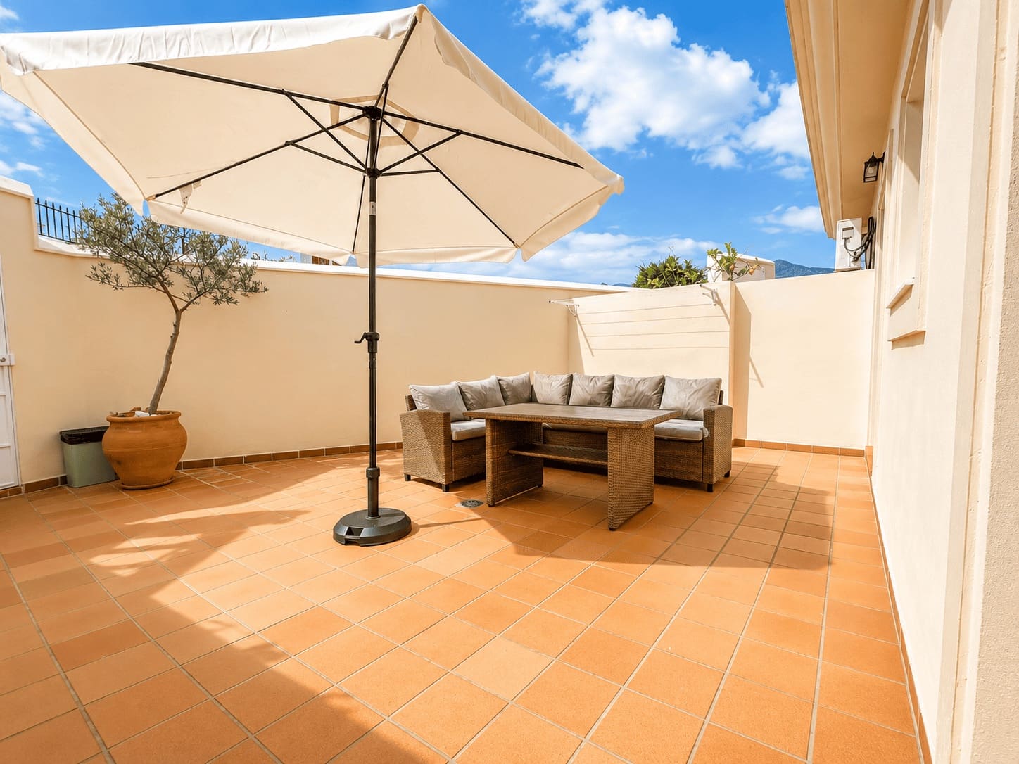 2 bedroom Apartment for rent in Nerja - € 1,320 (Ref: 9006773)