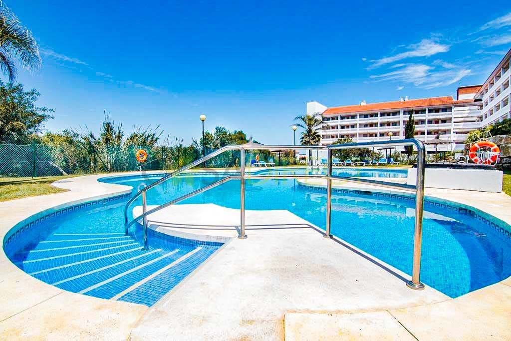 2 soveværelse Lejlighed til leje i Manilva med swimmingpool garage - € 1.800 (Ref: 9068529)