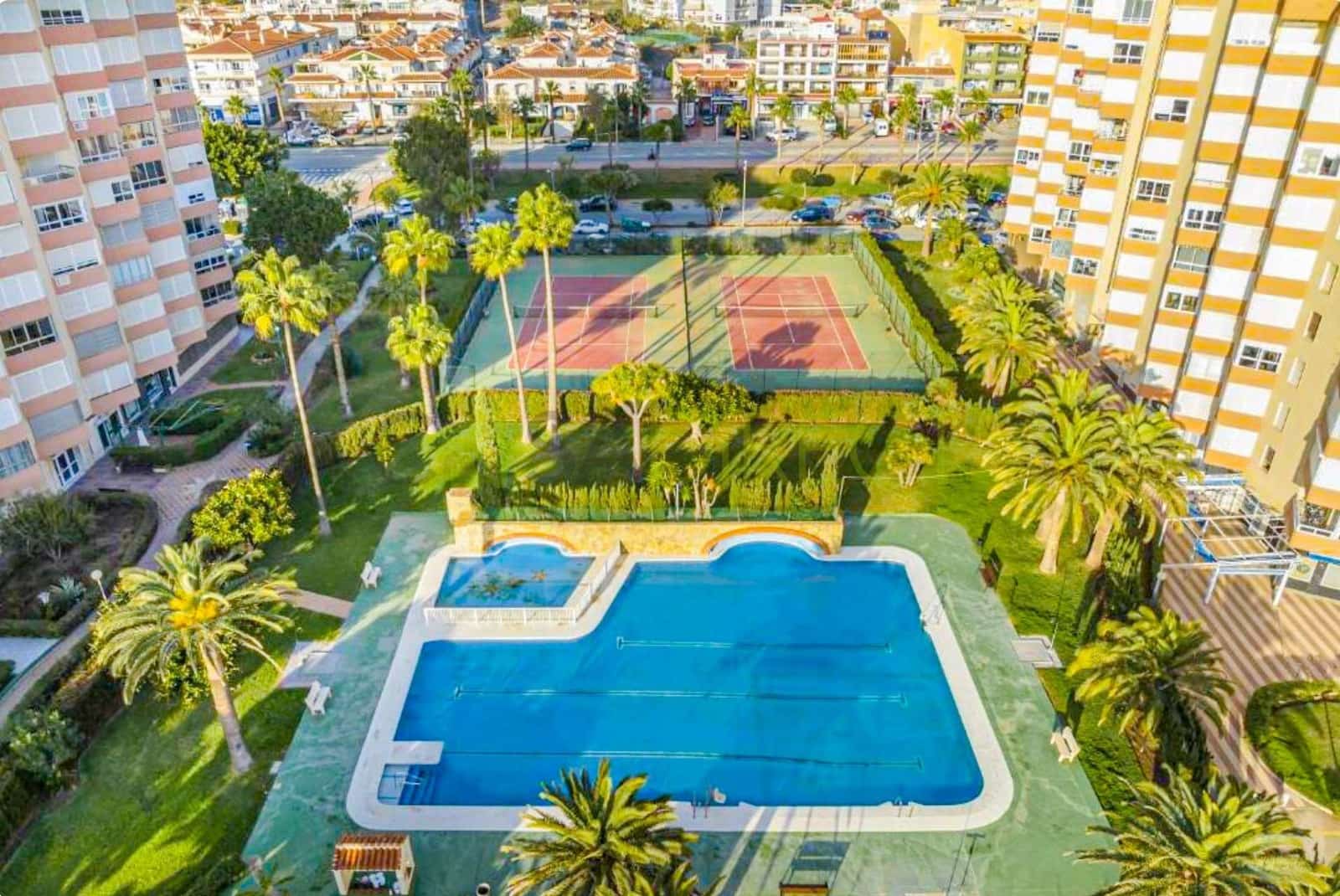 Estúdio para arrendar em Torrox-Costa com piscina - 720 € (Ref: 9081305)