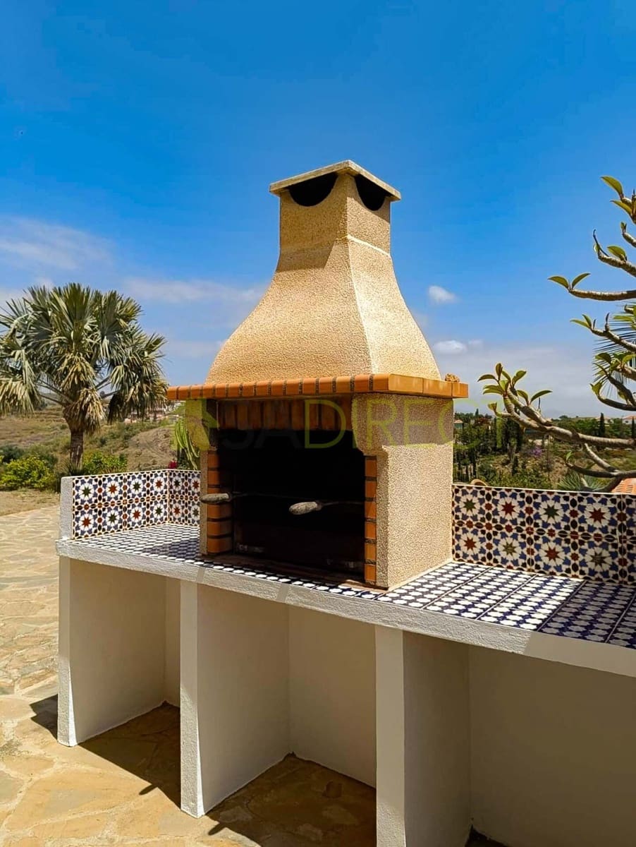 4 soveværelse Semi-Rækkehus til leje i Velez-Malaga med swimmingpool garage - € 3.840 (Ref: 9102717)