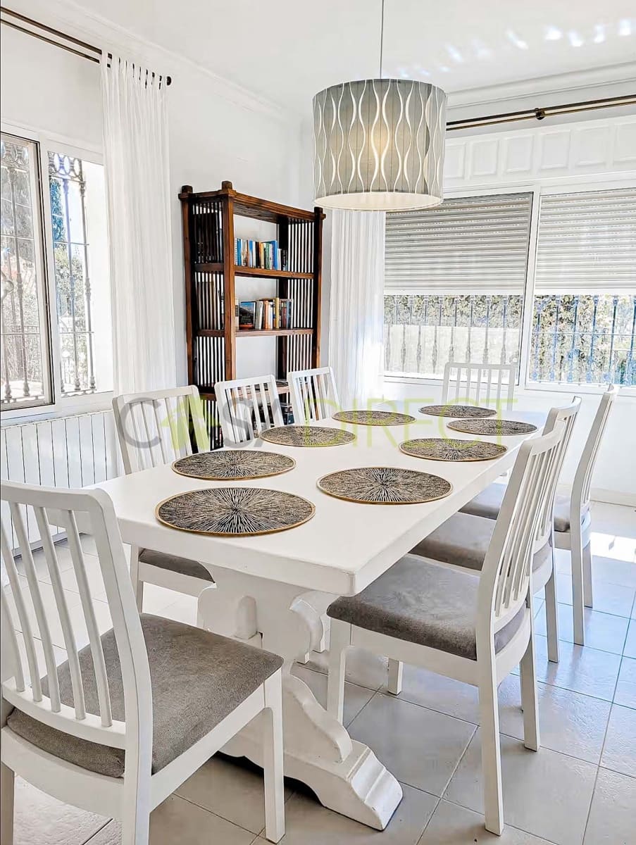 4 soveværelse Semi-Rækkehus til leje i Velez-Malaga med swimmingpool garage - € 3.840 (Ref: 9102717)