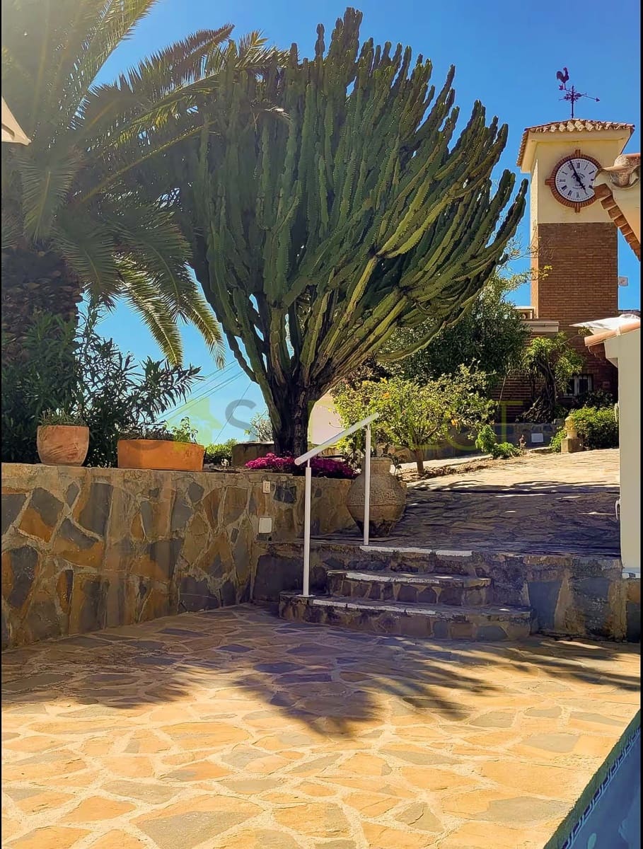 4 soveværelse Semi-Rækkehus til leje i Velez-Malaga med swimmingpool garage - € 3.840 (Ref: 9102717)