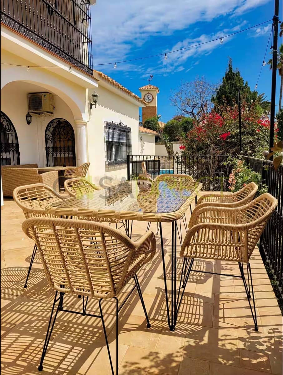 4 soveværelse Semi-Rækkehus til leje i Velez-Malaga med swimmingpool garage - € 3.840 (Ref: 9102717)