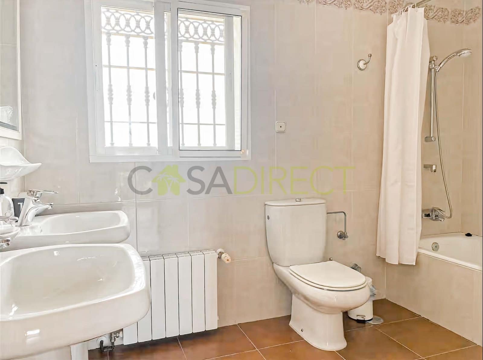 4 soveværelse Semi-Rækkehus til leje i Velez-Malaga med swimmingpool garage - € 3.840 (Ref: 9102717)