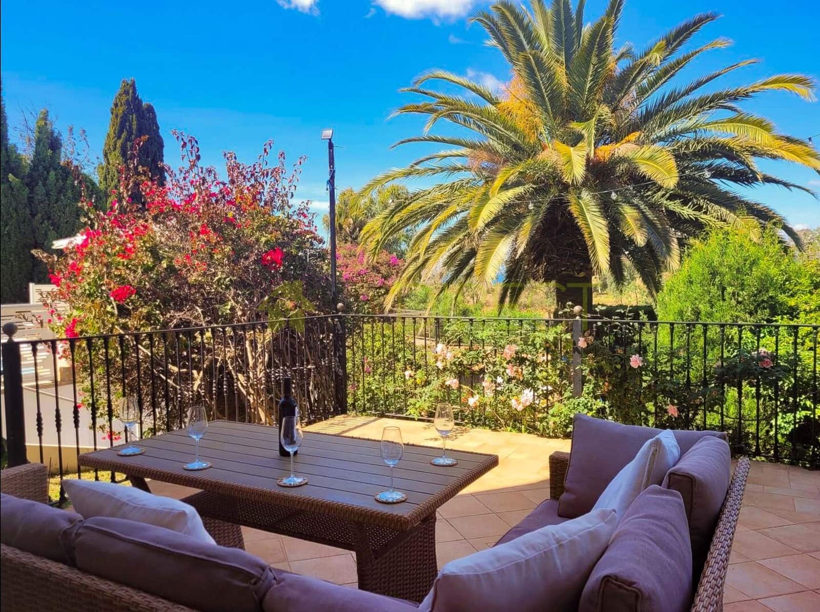 4 soveværelse Semi-Rækkehus til leje i Velez-Malaga med swimmingpool garage - € 3.840 (Ref: 9102717)