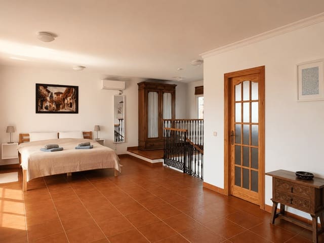 4 makuuhuone Paritalo vuokrattavana paikassa Vélez-Málaga mukana uima-altaan 
autotalli - 4 440 € (Ref: 9102717)