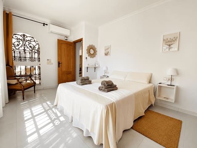 4 makuuhuone Paritalo vuokrattavana paikassa Vélez-Málaga mukana uima-altaan 
autotalli - 4 440 € (Ref: 9102717)
