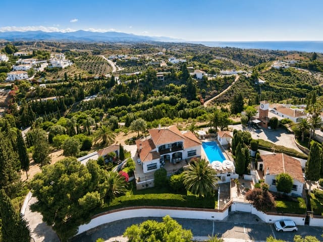 4 makuuhuone Paritalo vuokrattavana paikassa Vélez-Málaga mukana uima-altaan 
autotalli - 4 440 € (Ref: 9102717)