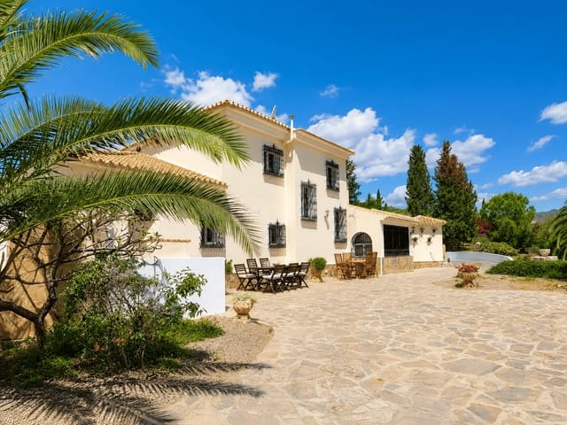 4 makuuhuone Paritalo vuokrattavana paikassa Vélez-Málaga mukana uima-altaan 
autotalli - 4 440 € (Ref: 9102717)