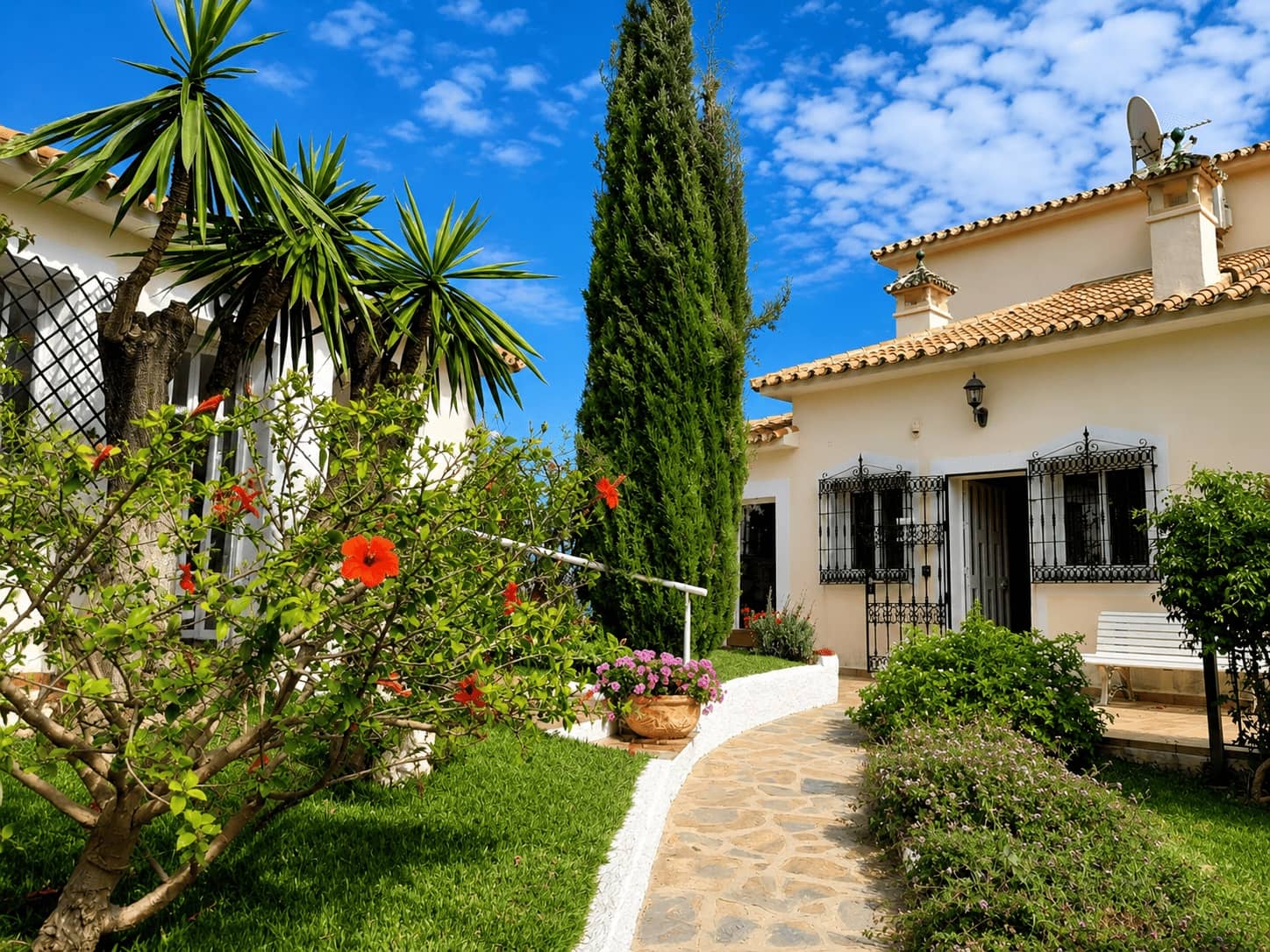 4 bedroom Semi-detached Villa for rent in Velez-Malaga with pool garage - € 4,440 (Ref: 9102717)