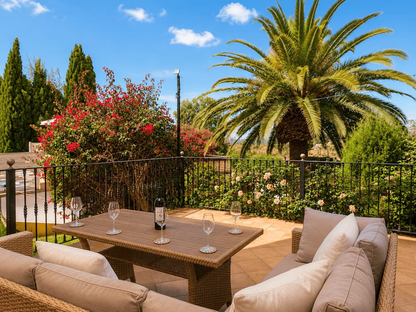 4 bedroom Semi-detached Villa for rent in Velez-Malaga with pool garage - € 4,440 (Ref: 9102717)