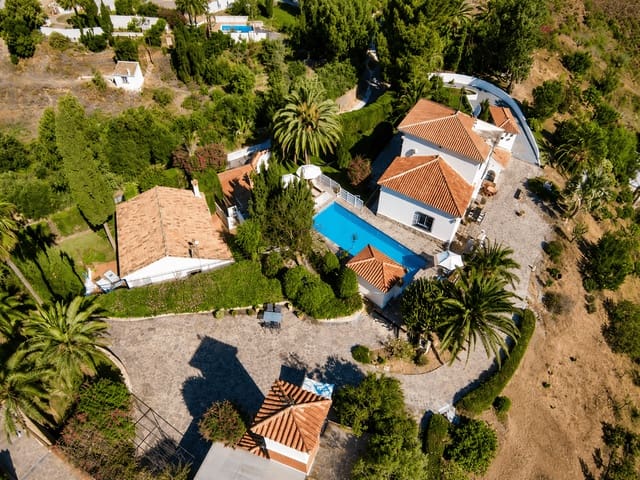 4 makuuhuone Paritalo vuokrattavana paikassa Vélez-Málaga mukana uima-altaan 
autotalli - 4 440 € (Ref: 9102717)