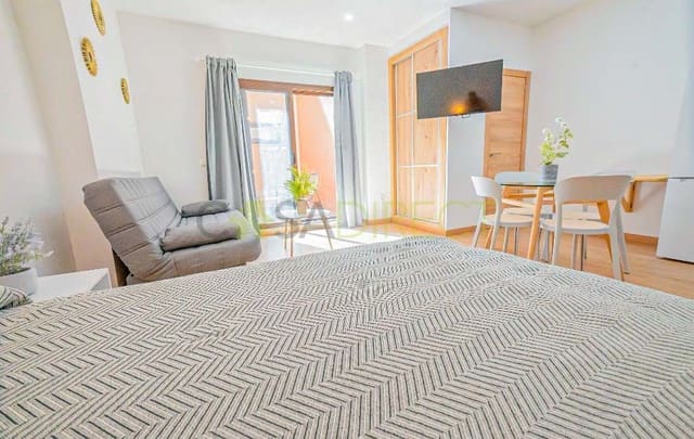 Studio til leje i Vélez-Málaga med swimmingpool garage - € 730 (Ref: 9110055)