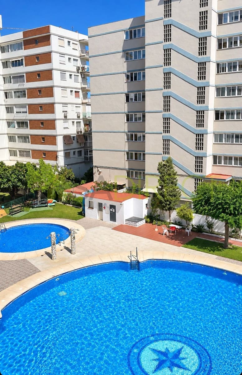 Appartement de 3 chambres à louer à Torre del Mar avec piscine garage - 1 020 € (Ref: 9134015)