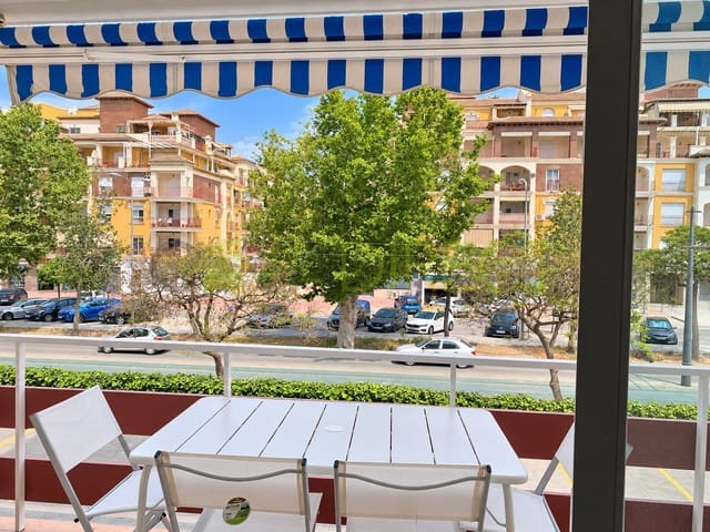 Appartement de 3 chambres à louer à Torre del Mar, Vélez-Málaga avec piscine garage - 1 020 € (Ref: 9134015)