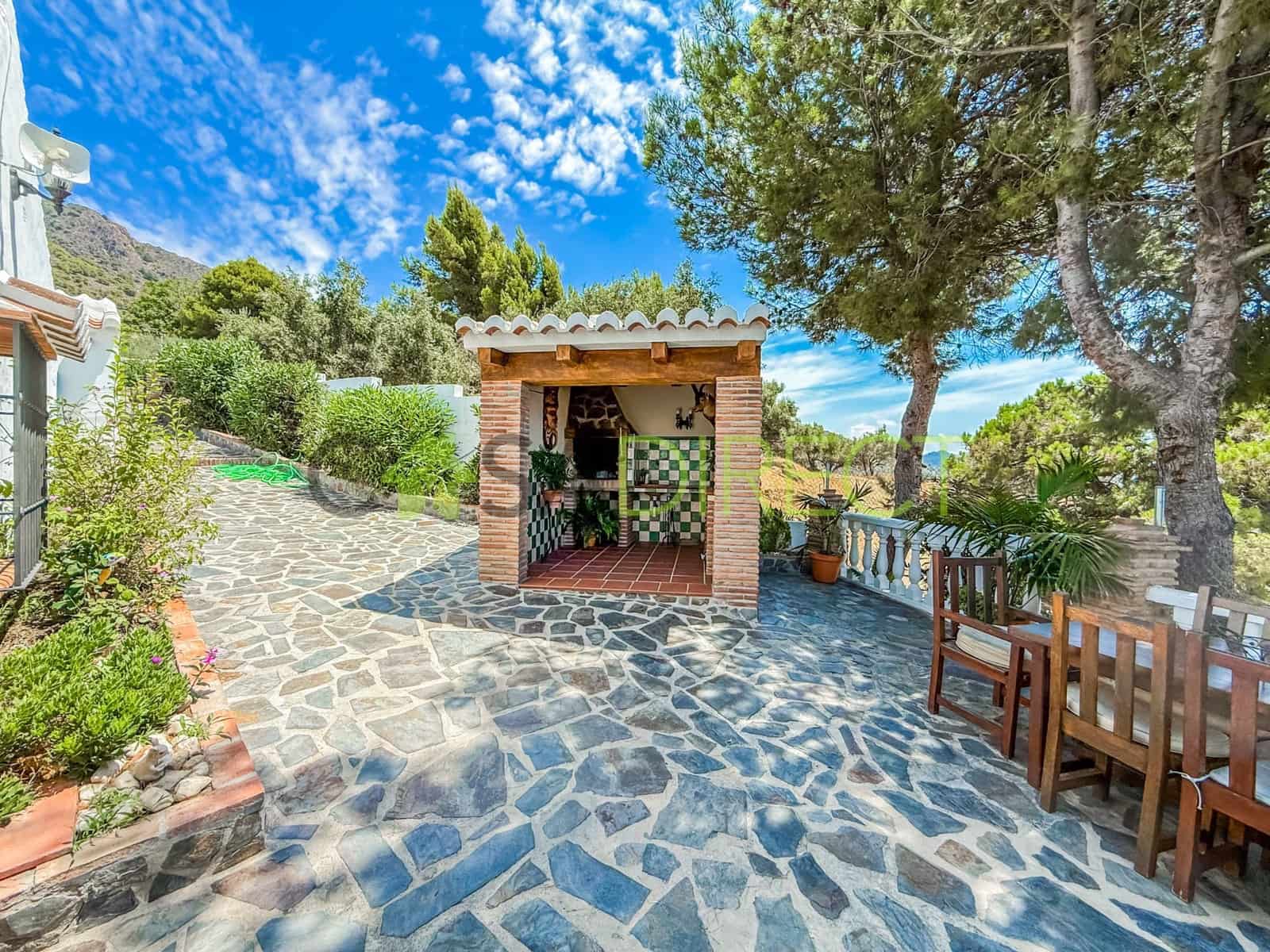 3 bedroom Villa for rent in Frigiliana with pool garage - € 1,900 (Ref: 9141326)